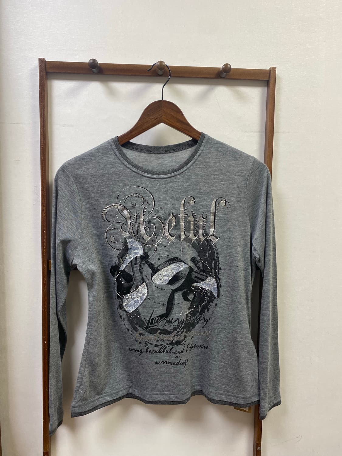 그레이 패턴 상의 상품이미지1