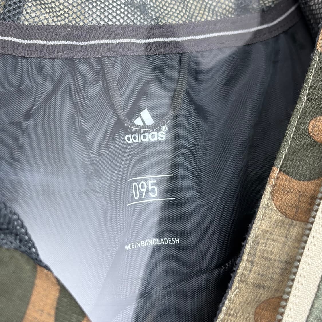 아디다스 카모 패턴 바람막이 자켓 상품이미지3