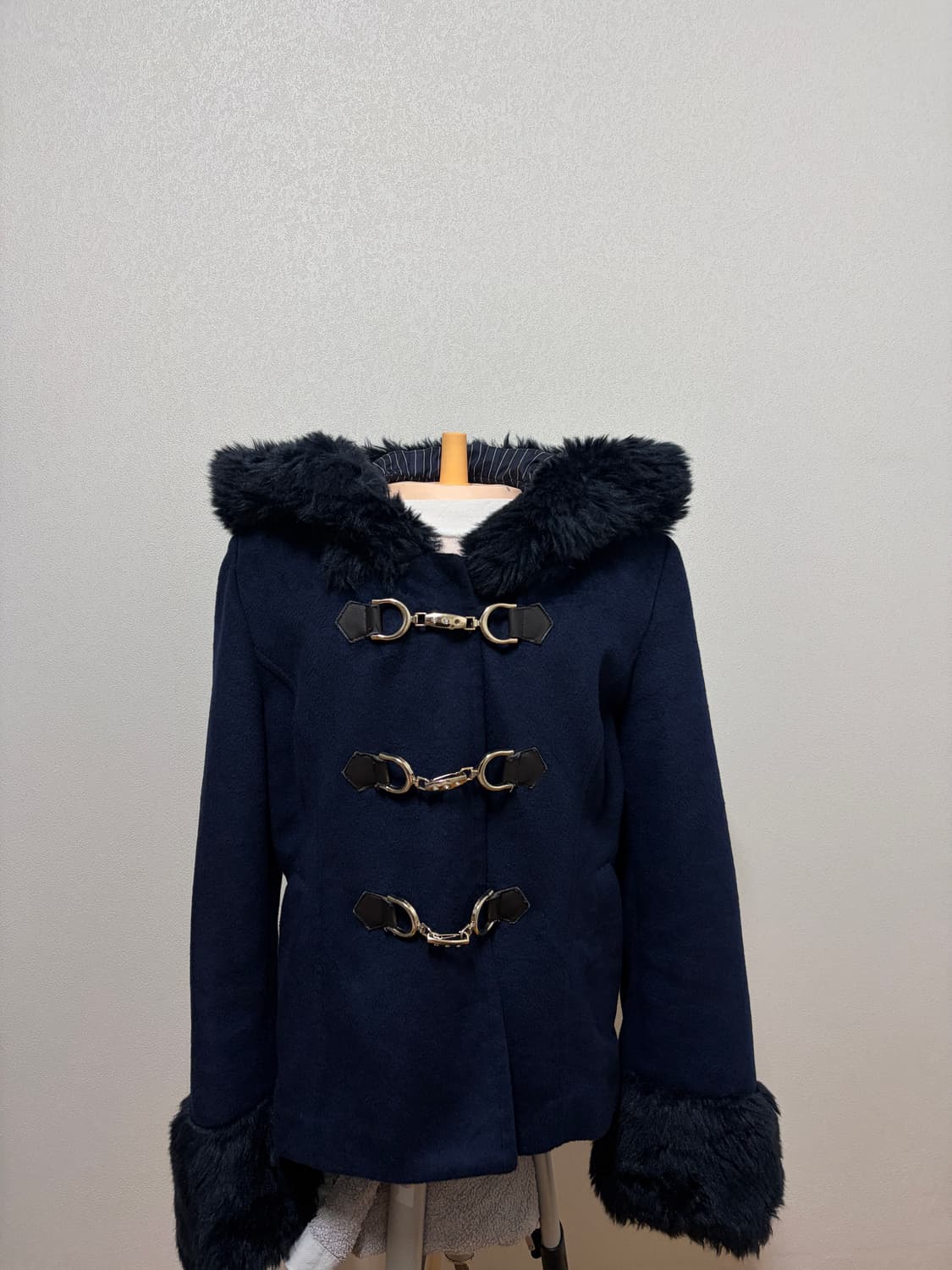 세실맥비 숏 퍼 코트 네이비 달천 갸루 상품이미지3