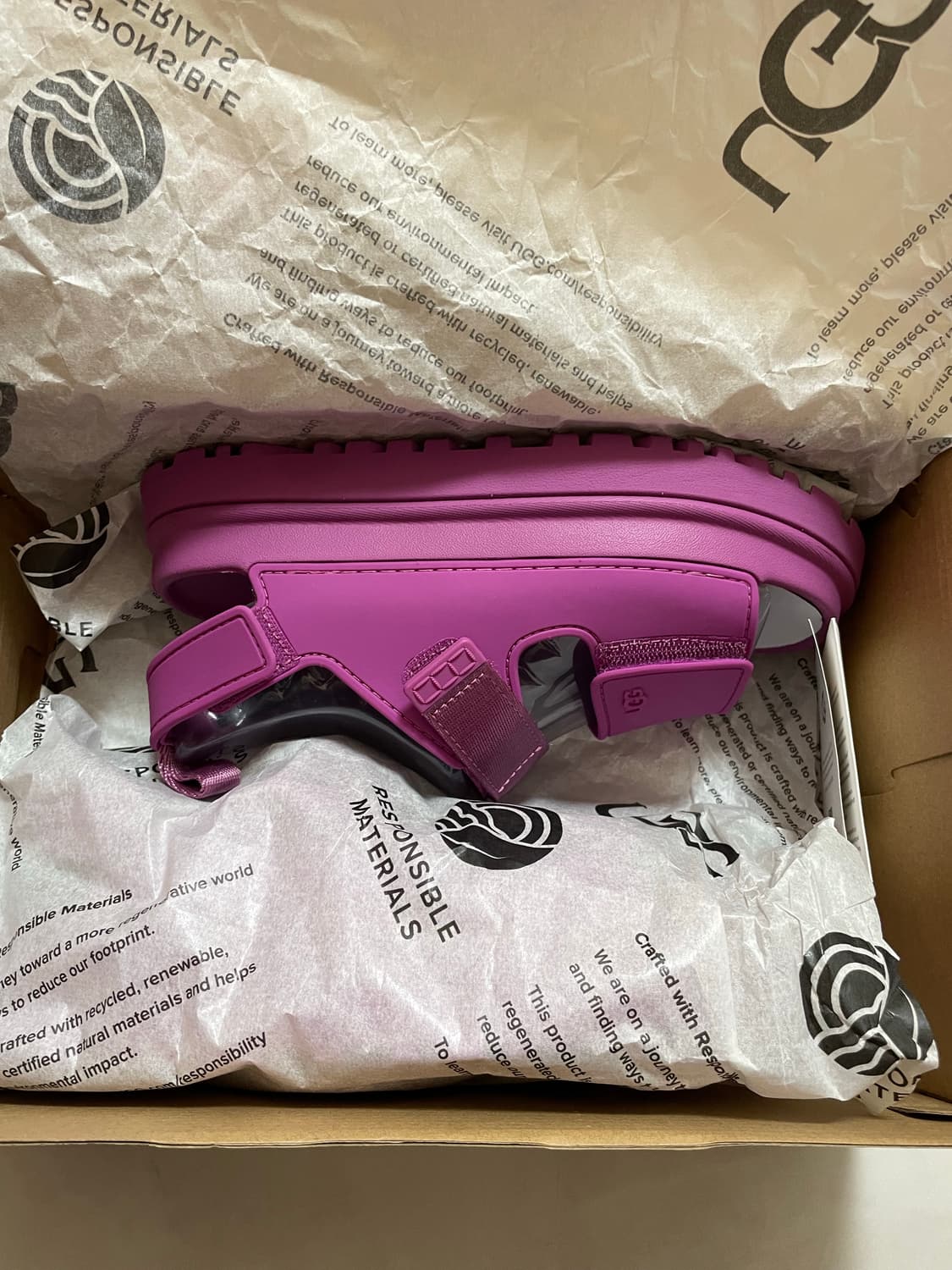 어그 골든글로우 키즈샌들 220 상품이미지7