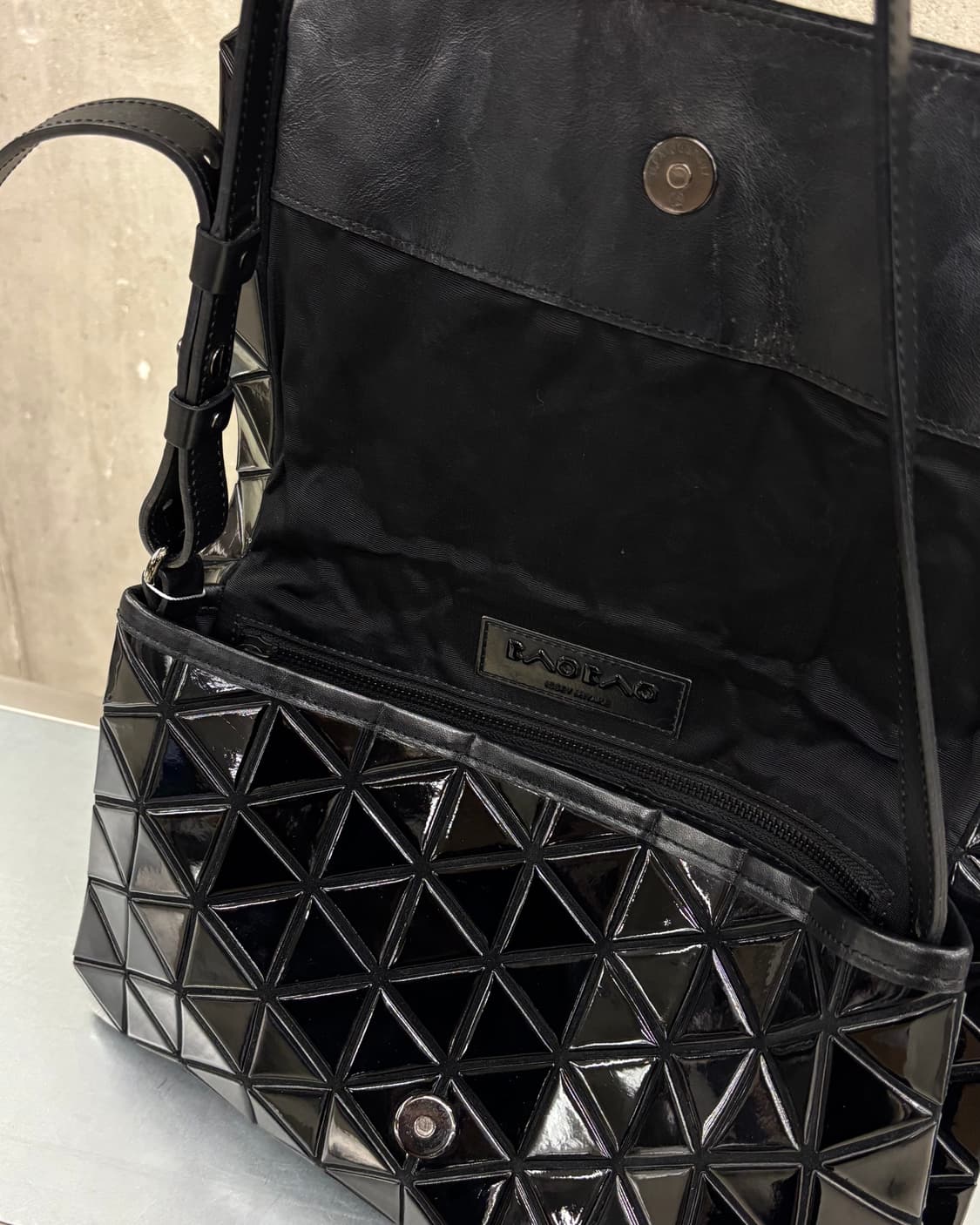 Issey Miyake 이세이미야케 바오바오 블랙 루센트 숄더백 상품이미지5