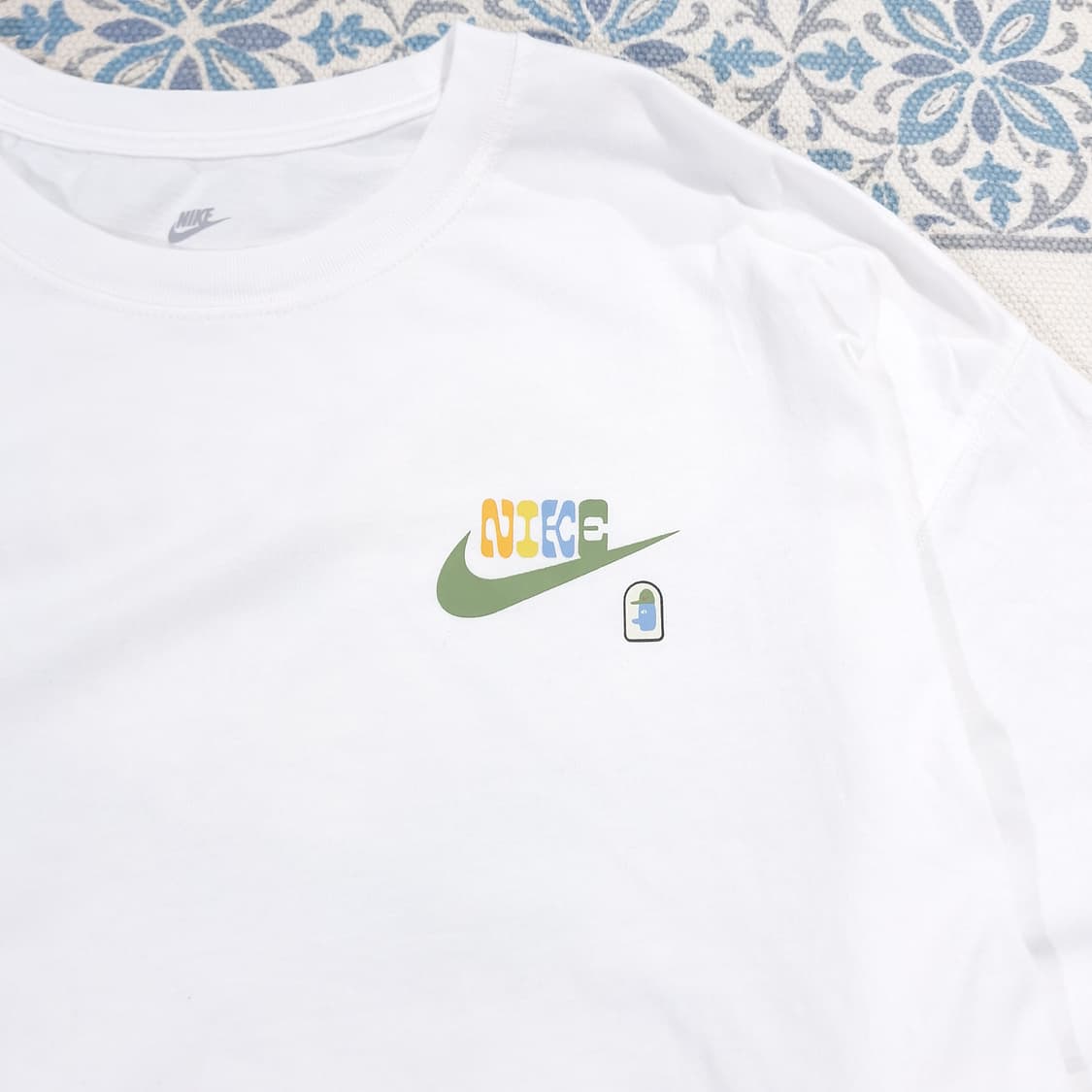 나이키 화이트 그린 멀티컬러 퓨추라로고 솔라 백프린팅 루즈핏 반팔 티셔츠 상품이미지4