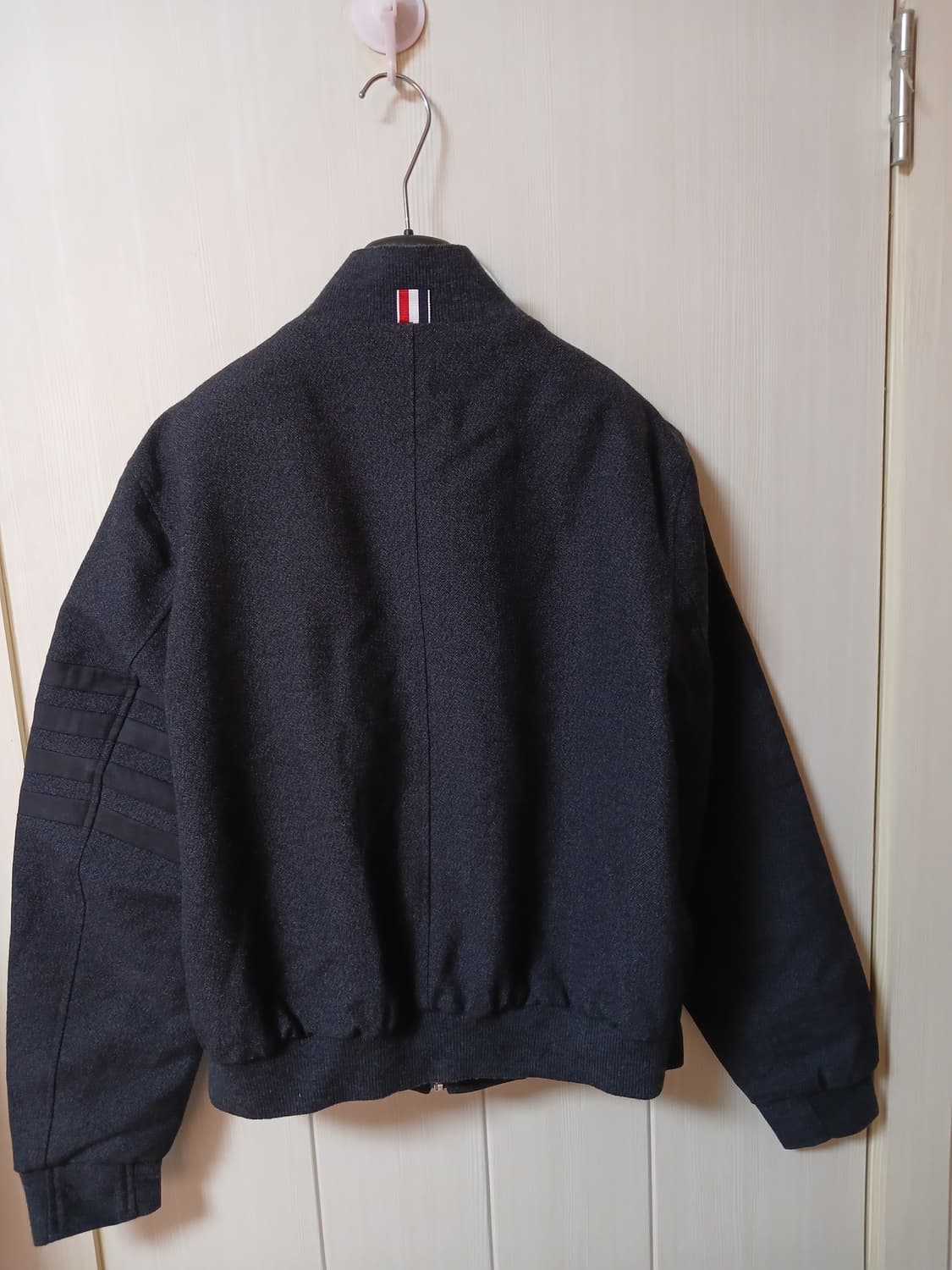 톰브라운 사선완장 울 블루종자켓(3사이즈)   상품이미지4