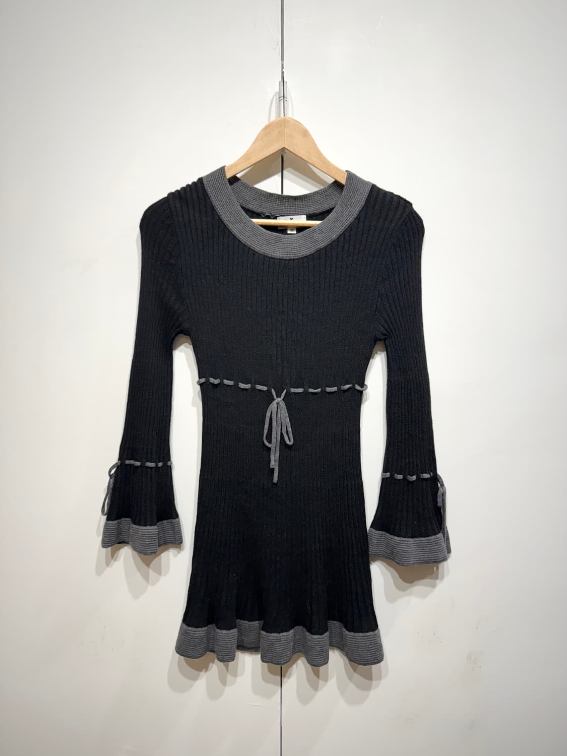 courreges 꾸레쥬 플레어 니트 상품이미지1