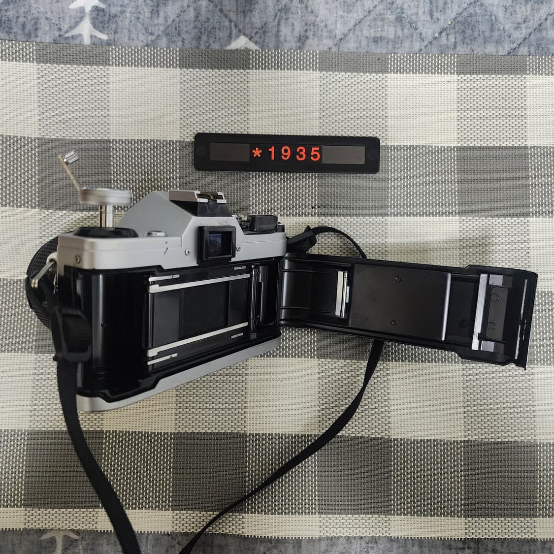 캐논 AE-1 필름카메라 실버바디 35-70 줌렌즈 상품이미지6