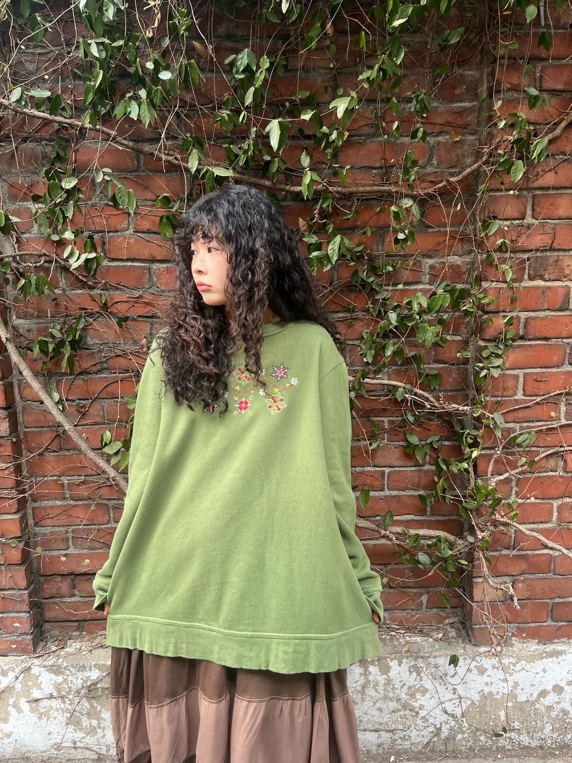 빈티지 자수 포인트 오버핏 맨투맨 상품이미지2