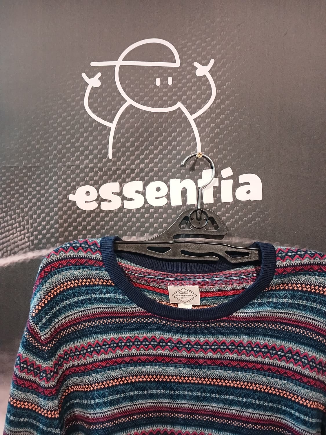 라운드넥 멀티컬러 스트라이프 패턴 니트 상품이미지2