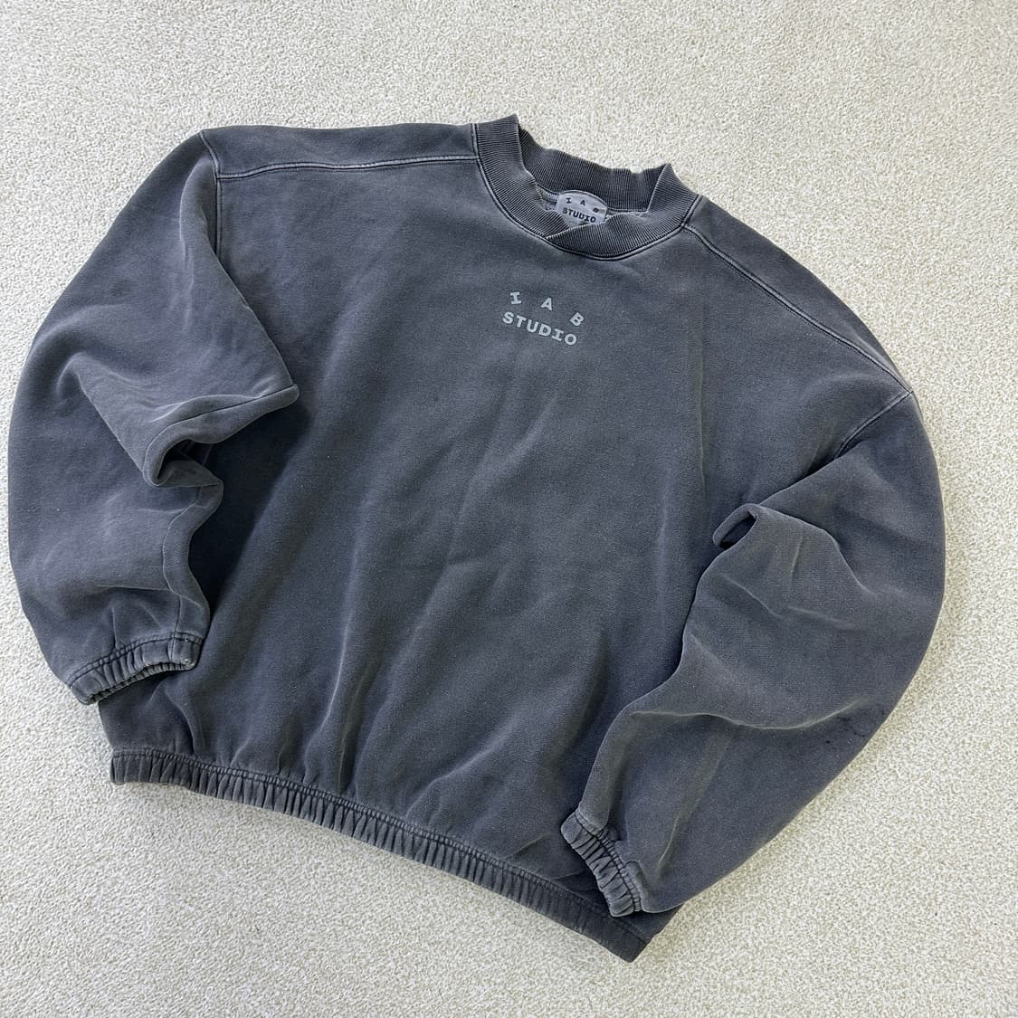 L 아이앱스튜디오 피그먼트 맨투맨 0320D 상품이미지1