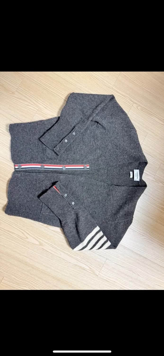 톰브라운 메리노울 4사이즈 팝니다 상품이미지1