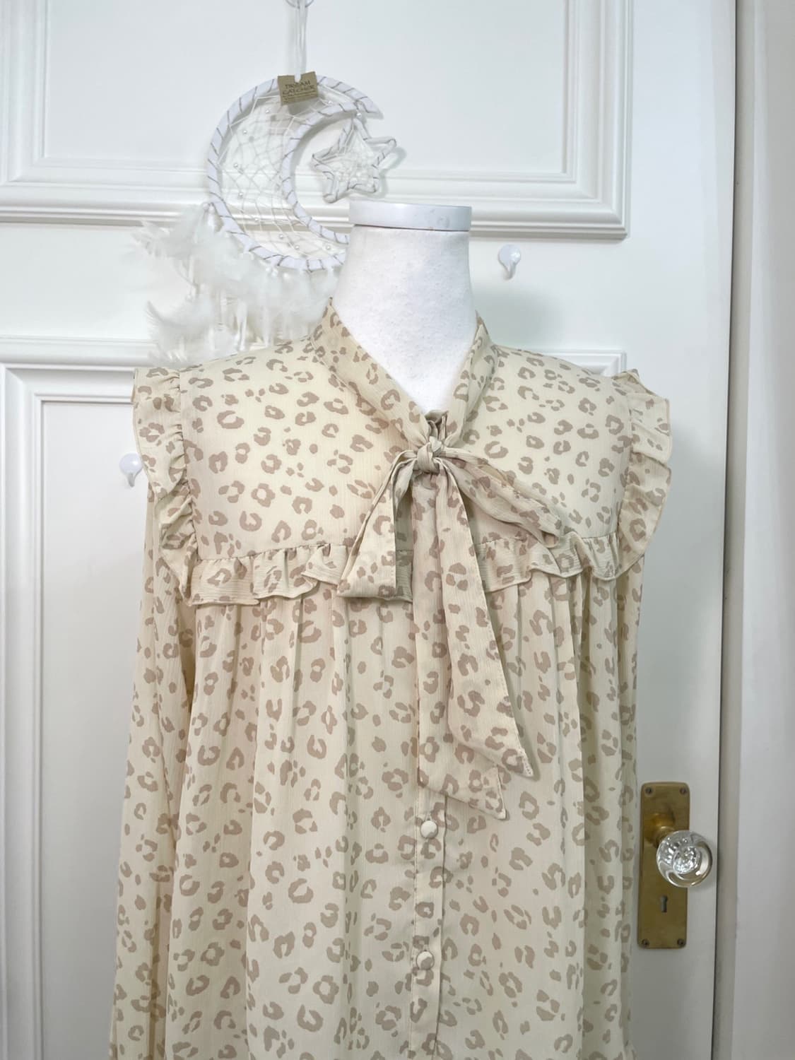 beige leopard ruffle bow blouse(size-F) 상품이미지5