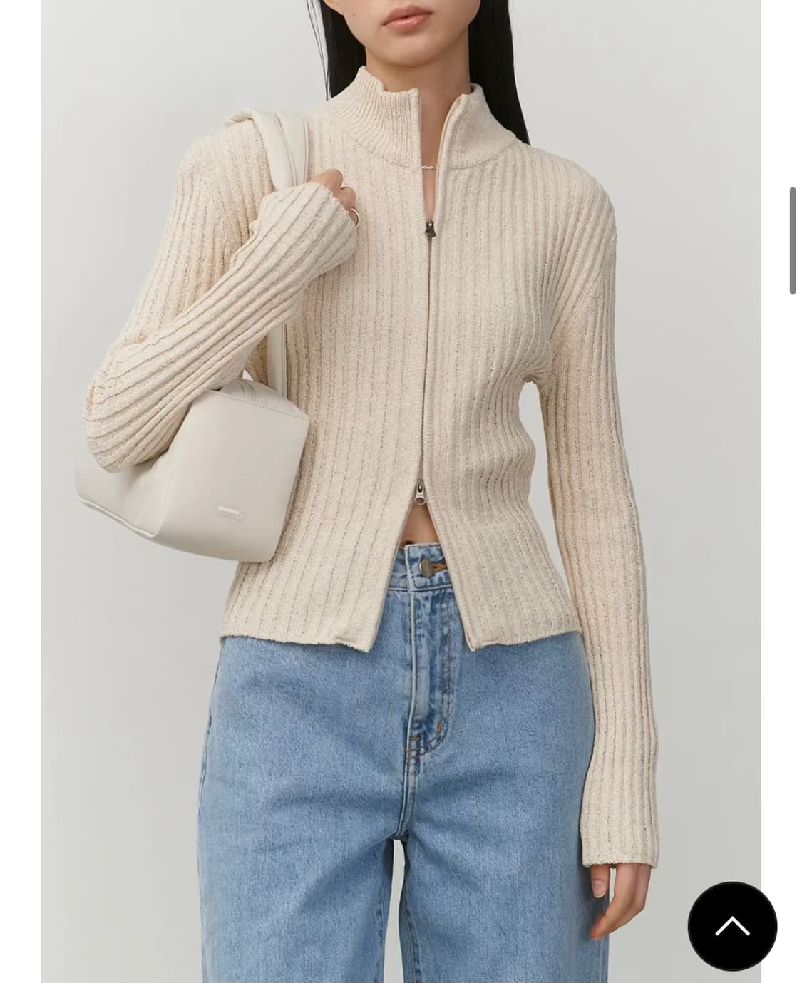 아모멘토 패디드 스퀘어 숄더백 가방 라이트 베이지 상품이미지3