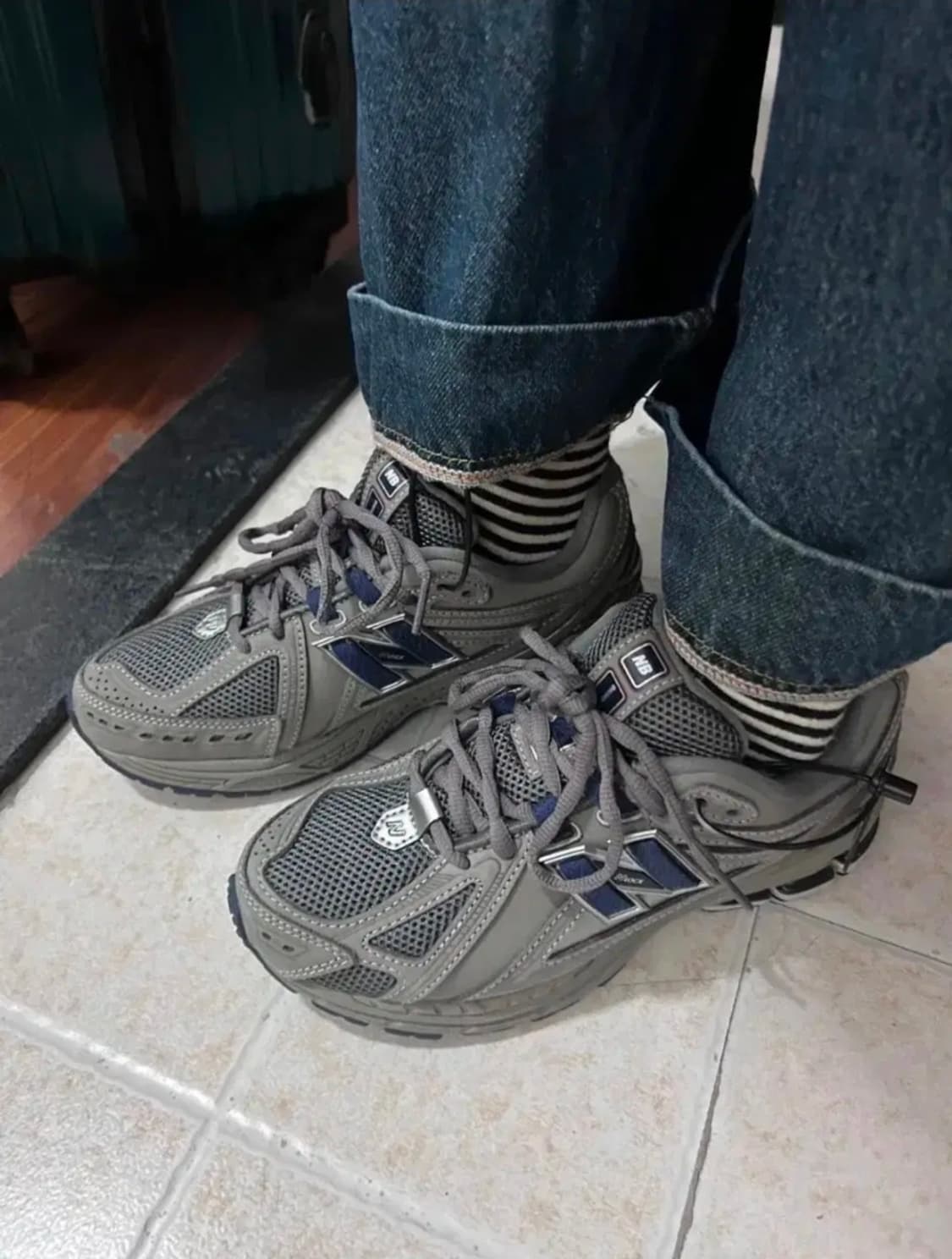 뉴발란스 1906R 차콜 그레이팝니다 상품이미지1