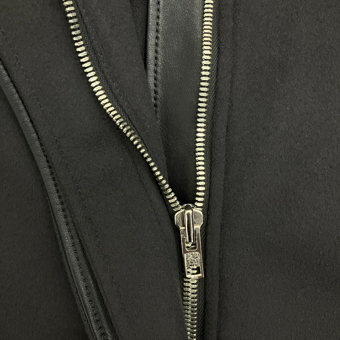 타임 차콜 캐시미어 혼방 가죽 하이넥 카라 싱글 롱 코트 상품이미지6