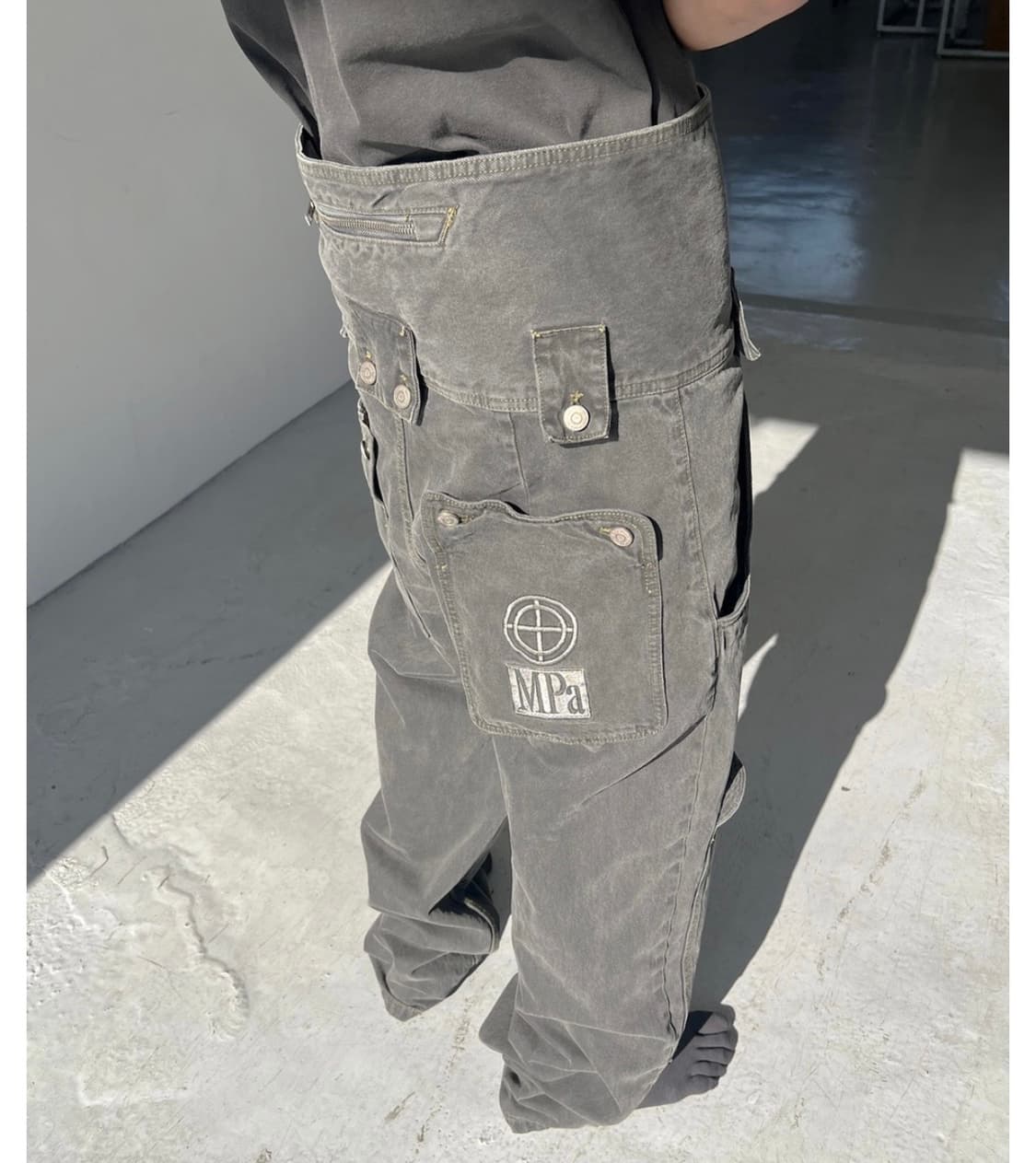 플라스틱프로덕트 팬츠 상품이미지1