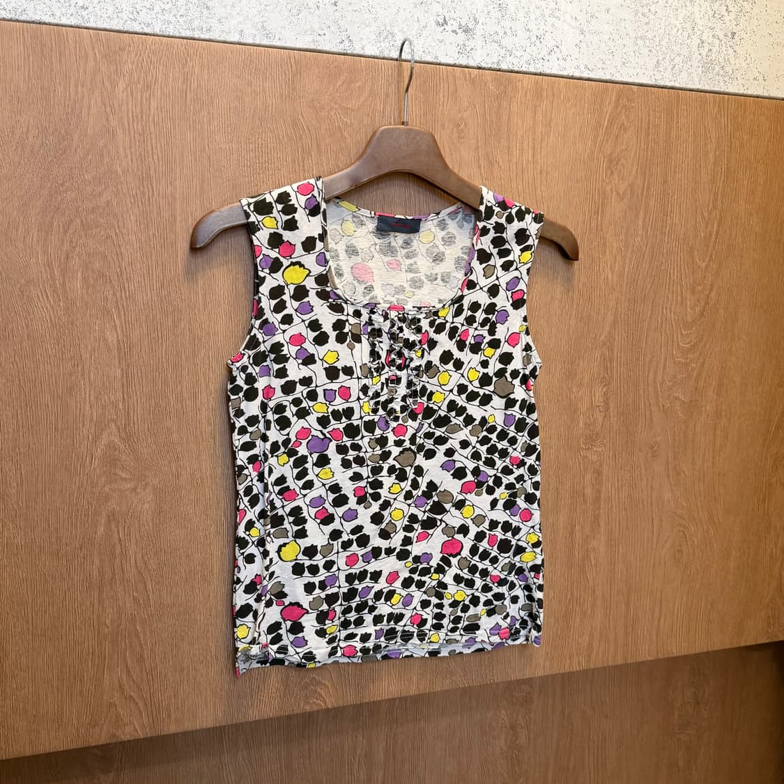 빈티지 슬리브리스 티셔츠 플로럴 프린팅 프론트 프릴 디테일 아이보리 상품이미지1