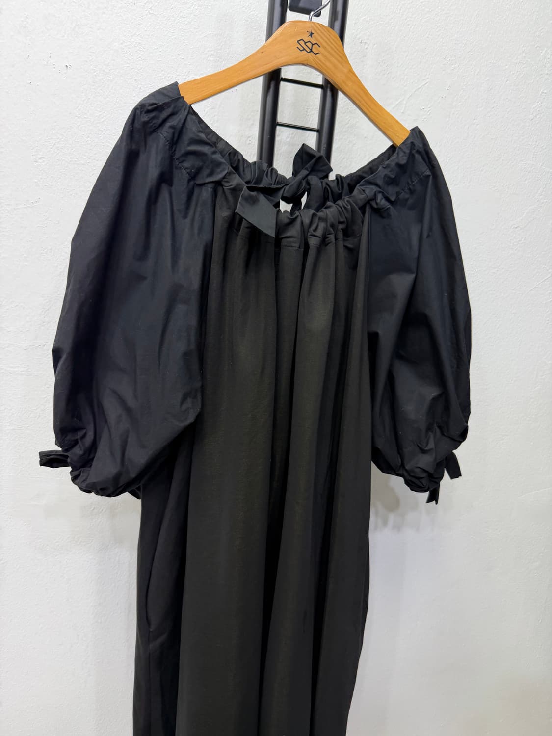 정품) COS 코스 오버사이즈 블랙 셔링 원피스 M/L 상품이미지2