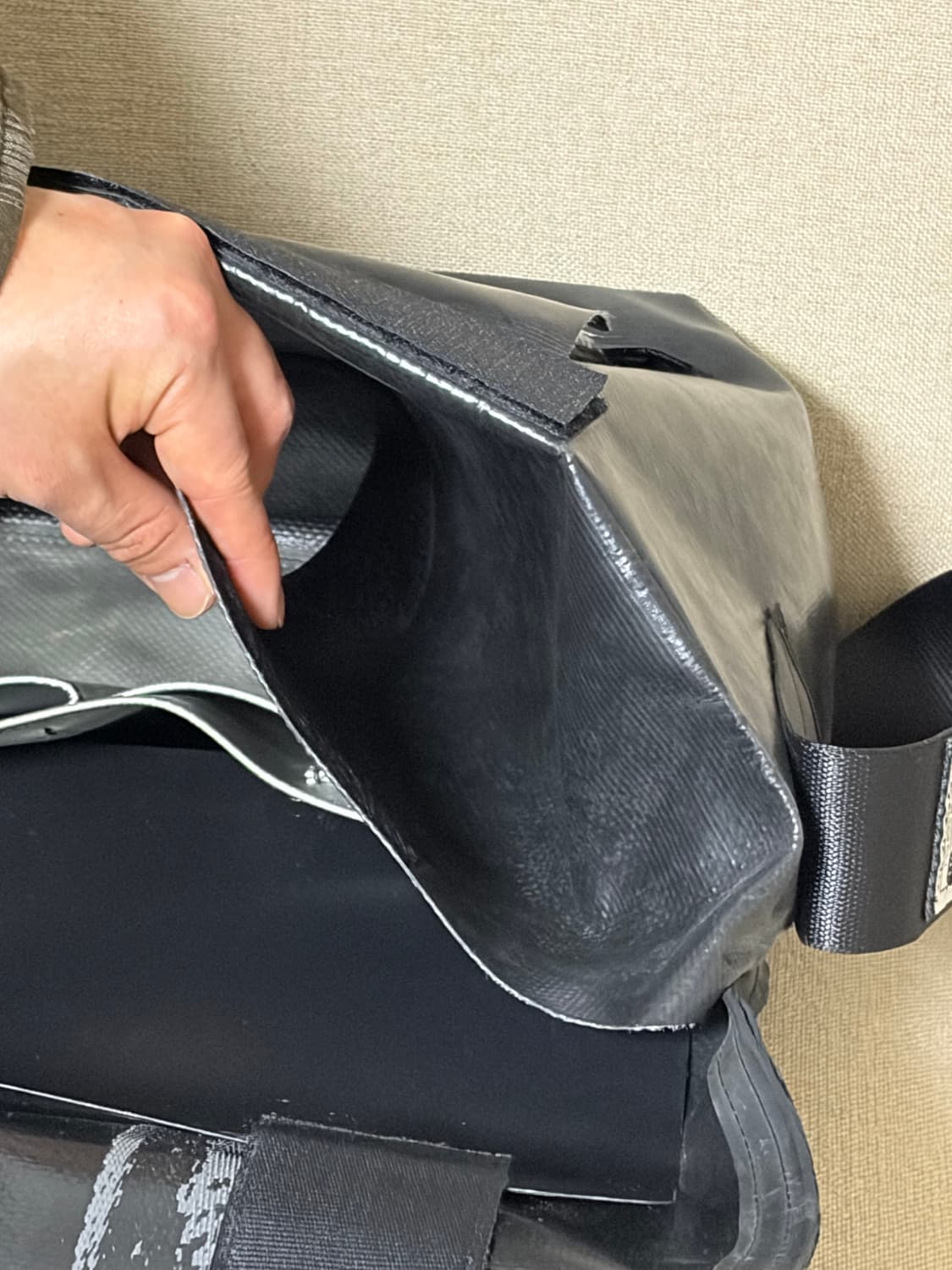 프라이탁 덱스터 블랙,화이트 판매합니다(민트택 보유) 상품이미지6