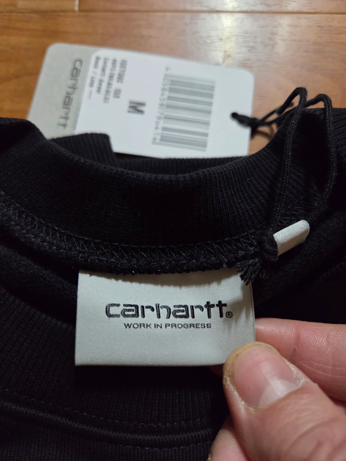 칼하트.네온로고 맨투맨 블랙/라임컬러 상품이미지3