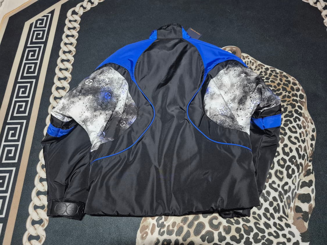 루이비통 20s/s 스플래쉬 알프스 모노그램 푸퍼 패딩 L 새상품 상품이미지5