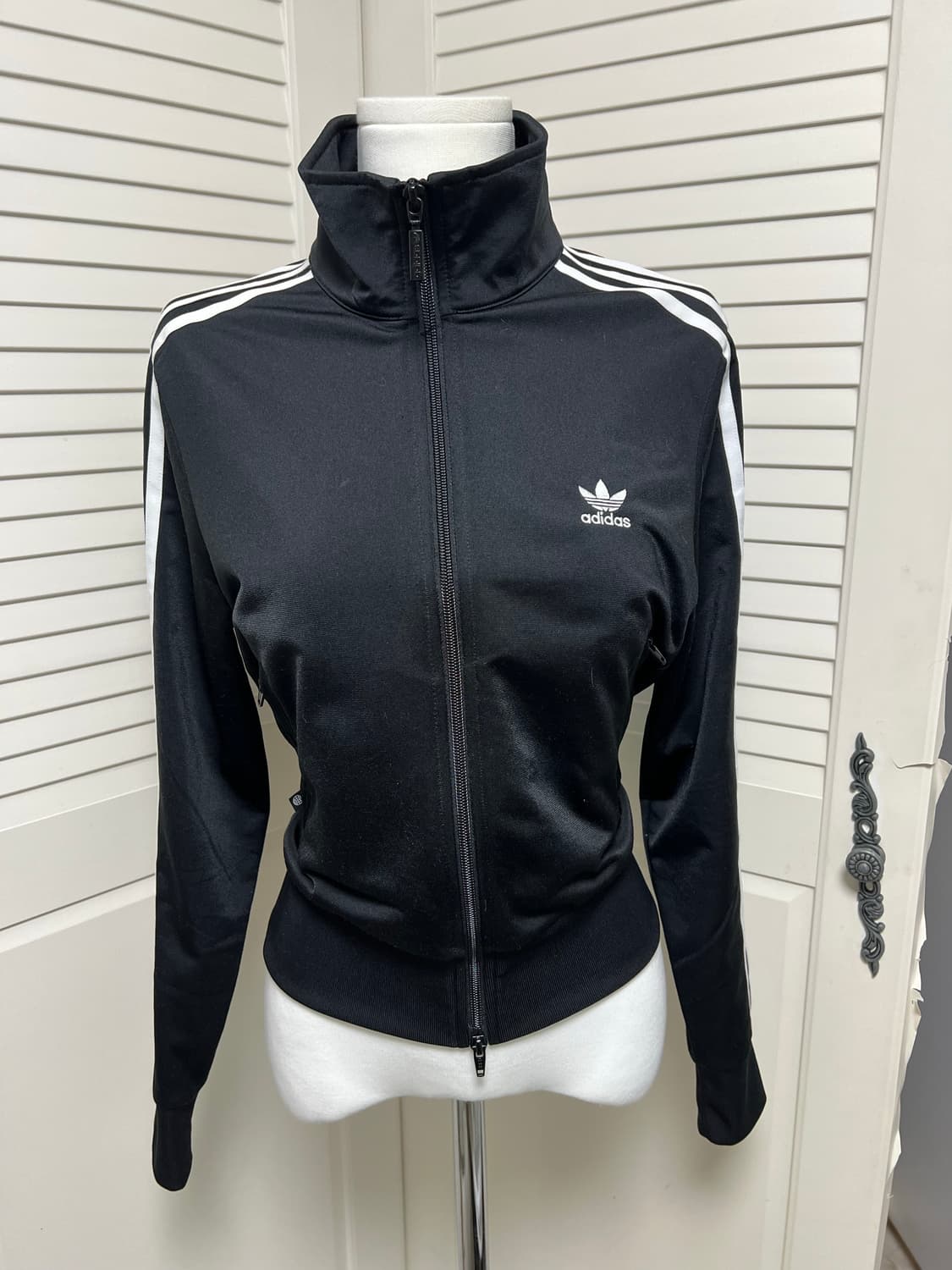 아디다스 크롭 집업 져지 제니 상품이미지1