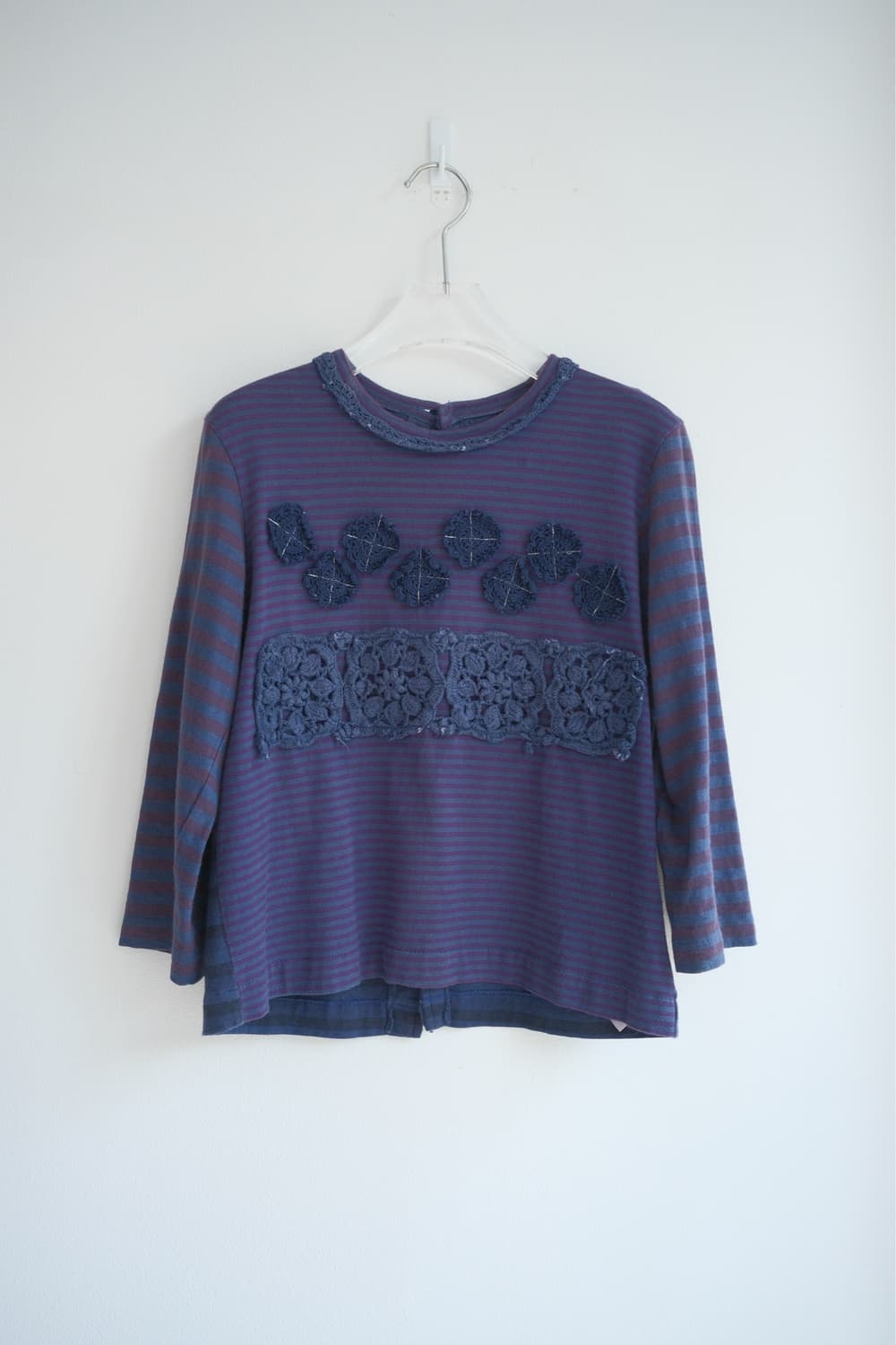 Crocheted motif back button top 상품이미지1