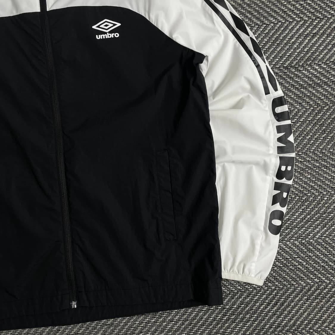 엄브로 멀티로고 사이드라인 바람막이o 3146 상품이미지2