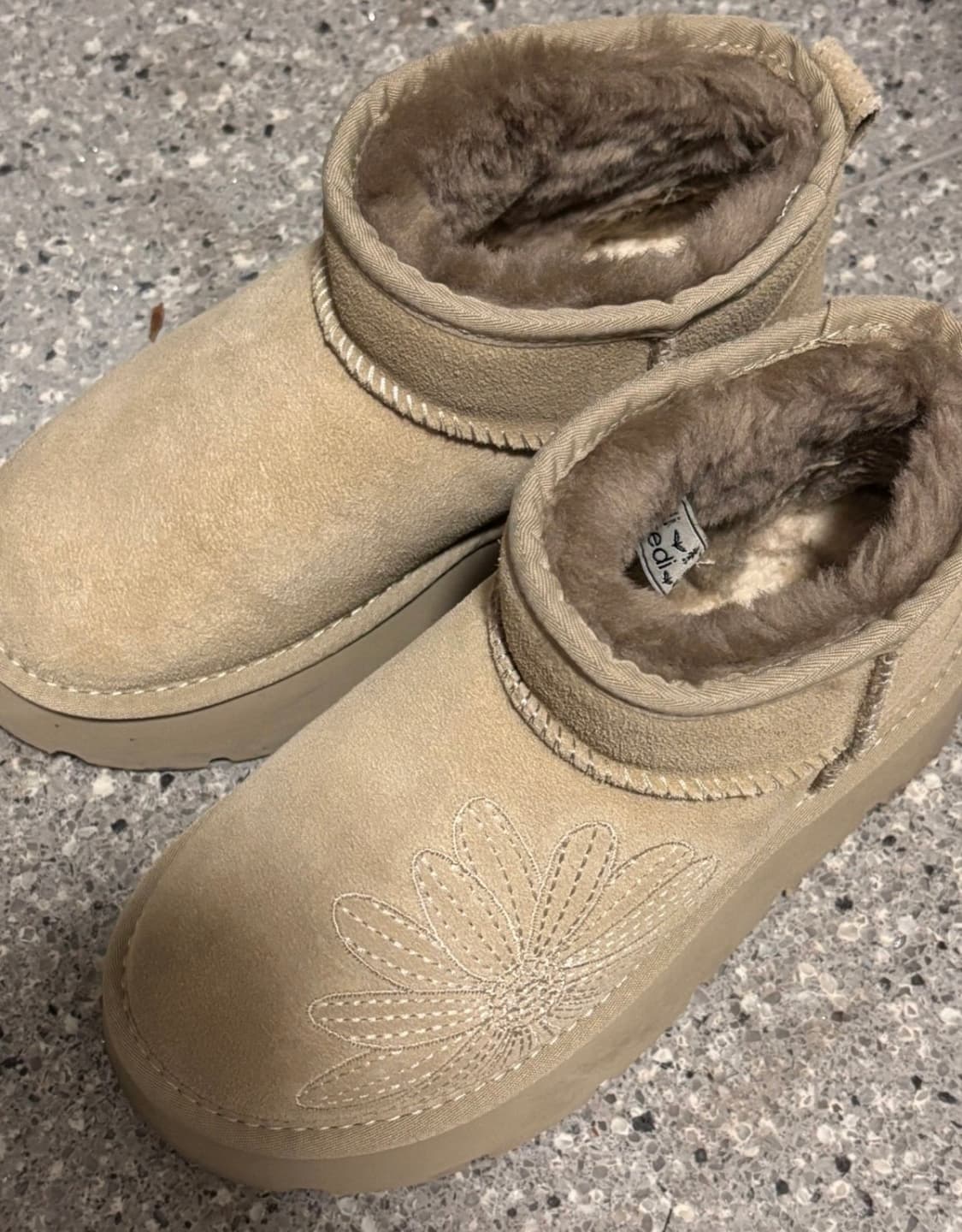 마르디 메크르디 어그 올리브 230 MINI UGG BOOTS 상품이미지6