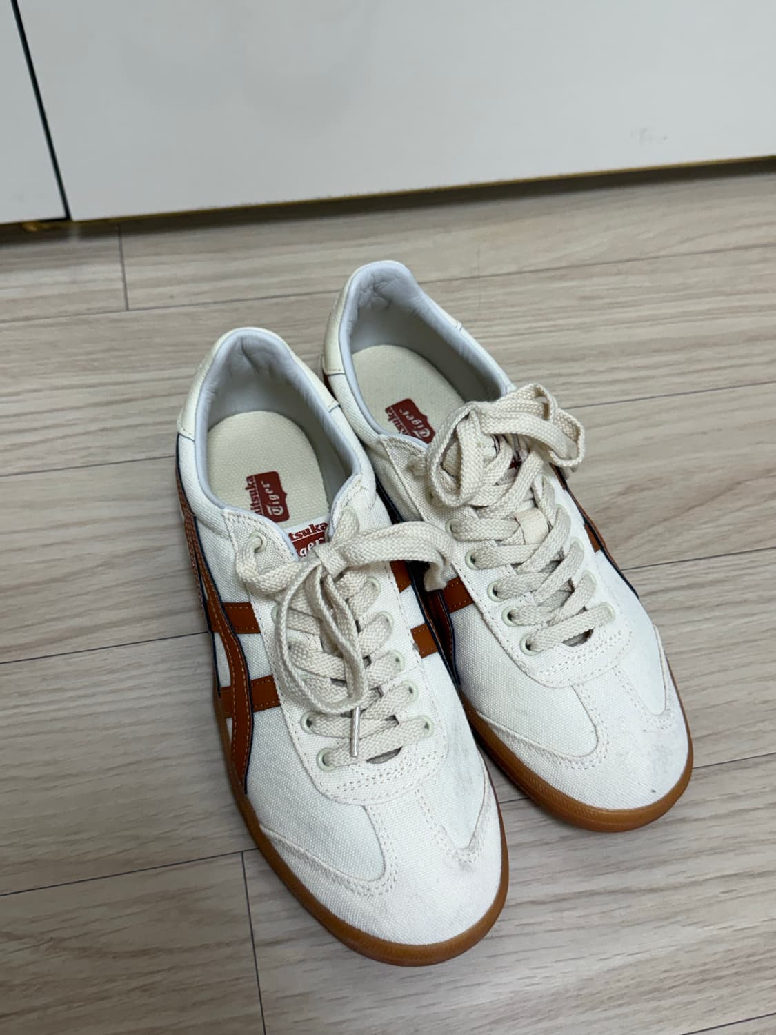 👟오니츠카 타이거 토쿠텐 (크림 화이트) 상품이미지1