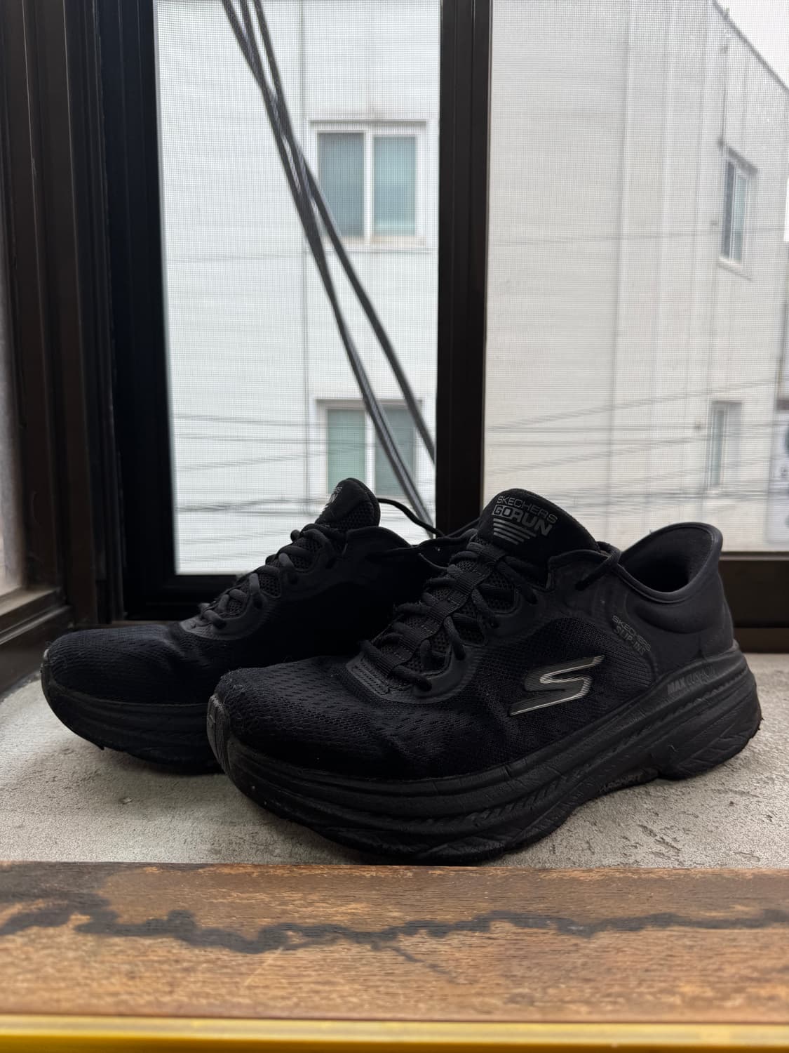 스케쳐스 고런 맥스 쿠셔닝 올블랙 운동화 280mm 상품이미지1