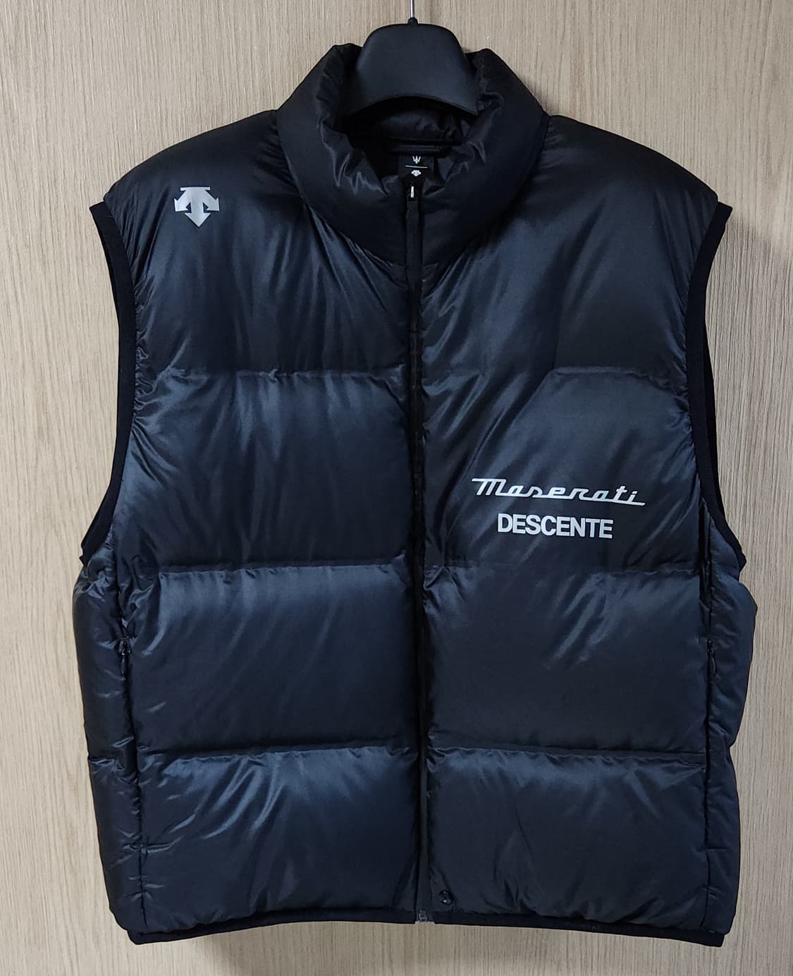 (착샷) 데상트 x 마세라티 구스다운 패딩 베스트 상품이미지1