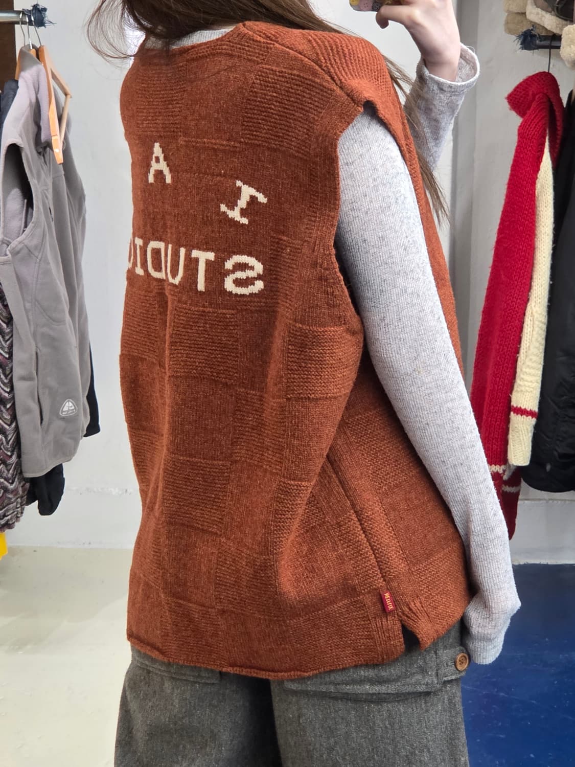 IAB 아이앱 스튜디오 니트조끼 상품이미지1