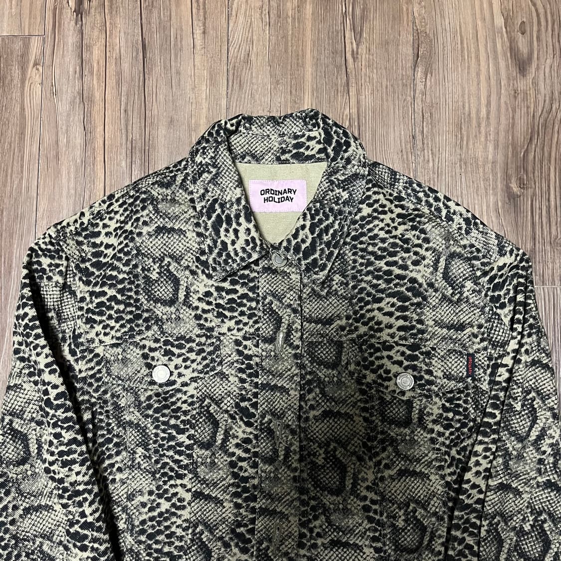 [오디너리 홀리데이]애니멀 프린팅 크롭 트리커 자켓 상품이미지6