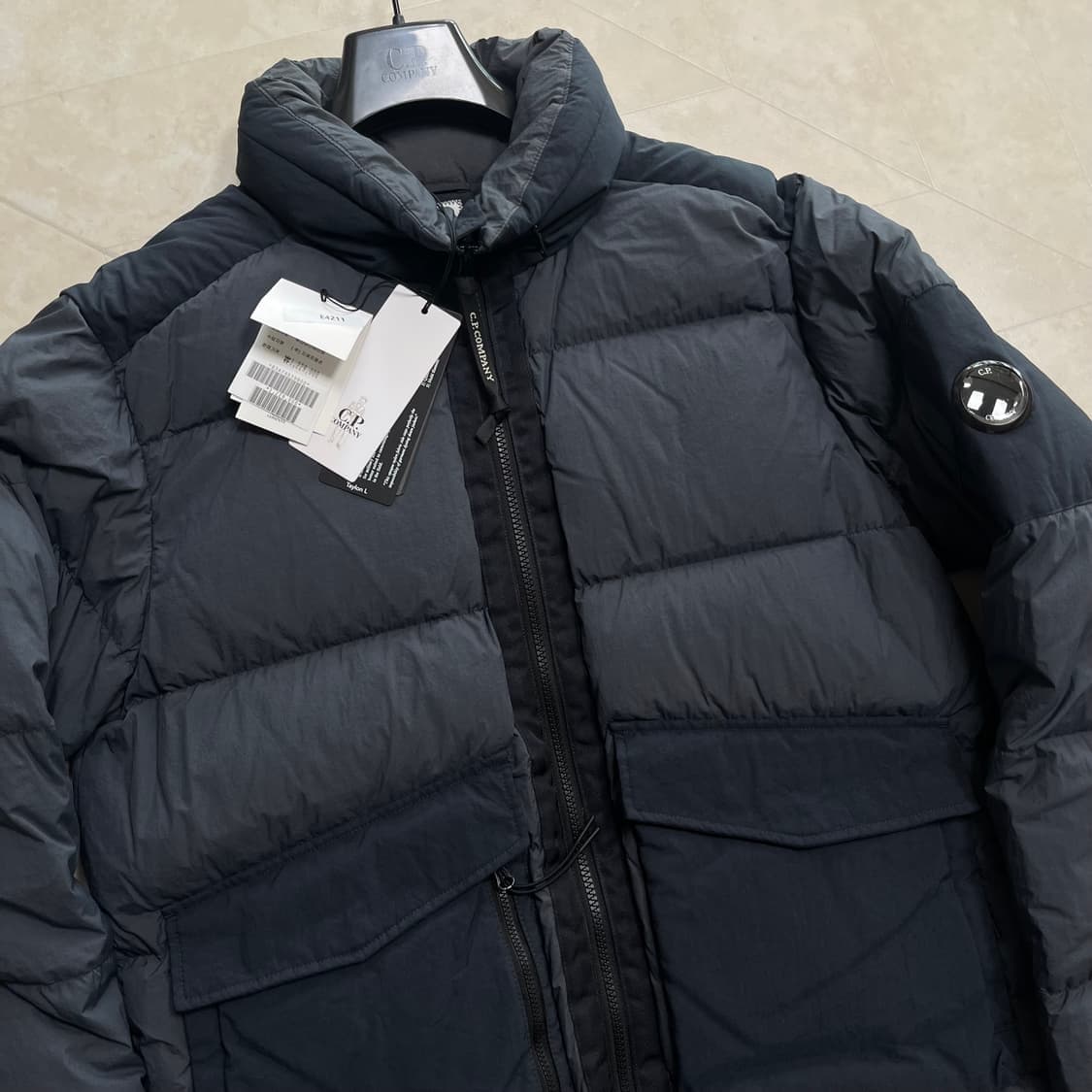 새상품(L)씨피컴퍼니 CP컴퍼니 패디드 다운 블루종 자켓 다크그레이 상품이미지4