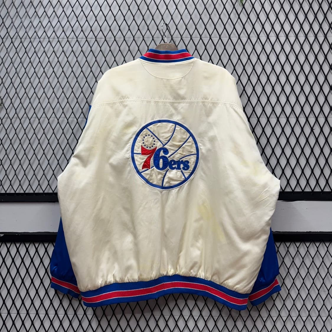 NBA X G-lll 칼뱅크 나일론 스타디움 자켓 빅로고 디테일 화이트 상품이미지2