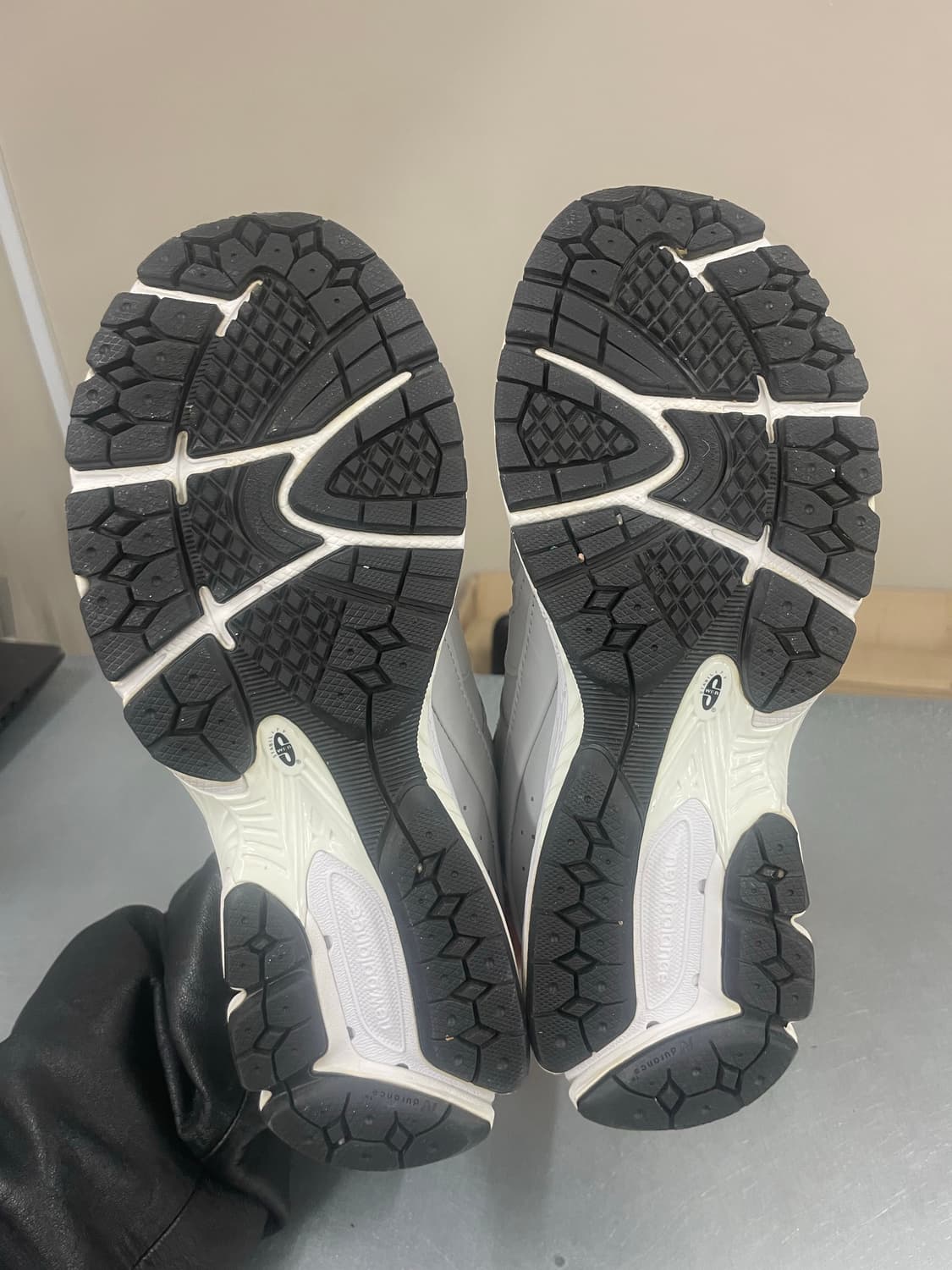 뉴발란스 2002R 그레이 화이트 240 상품이미지6