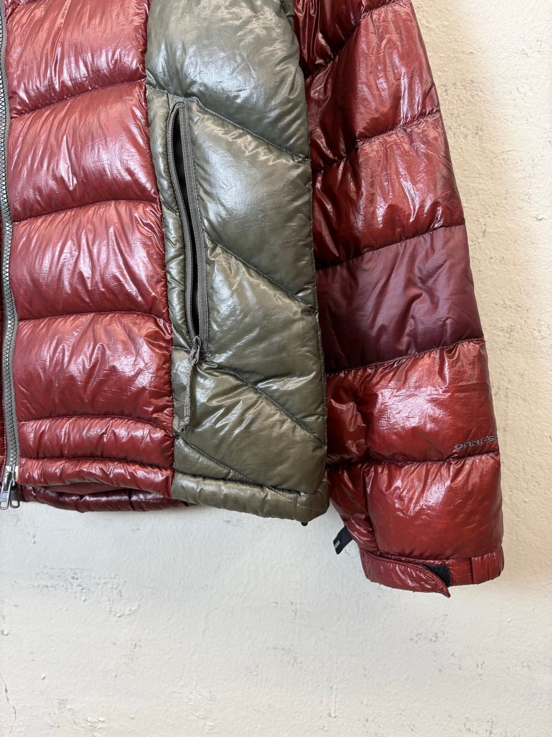 컬럼비아 구스다운 진격의 거인 경량패딩 상품이미지3