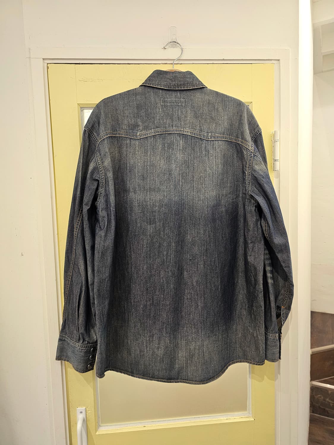 Bangbang 워싱 절개 데님셔츠 상품이미지7