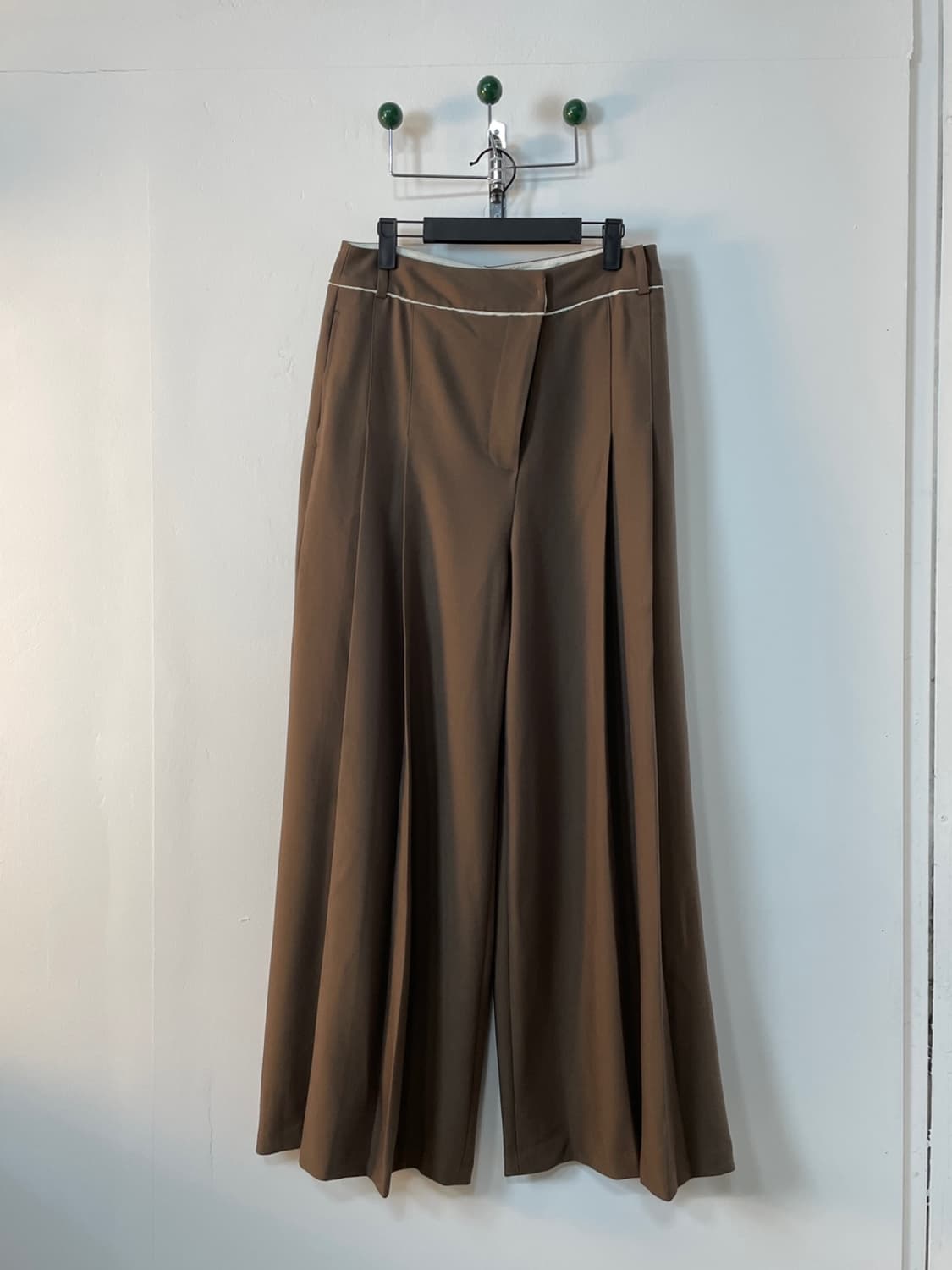 마뗑킴 투 턱 커튼 트라우저  상품이미지1