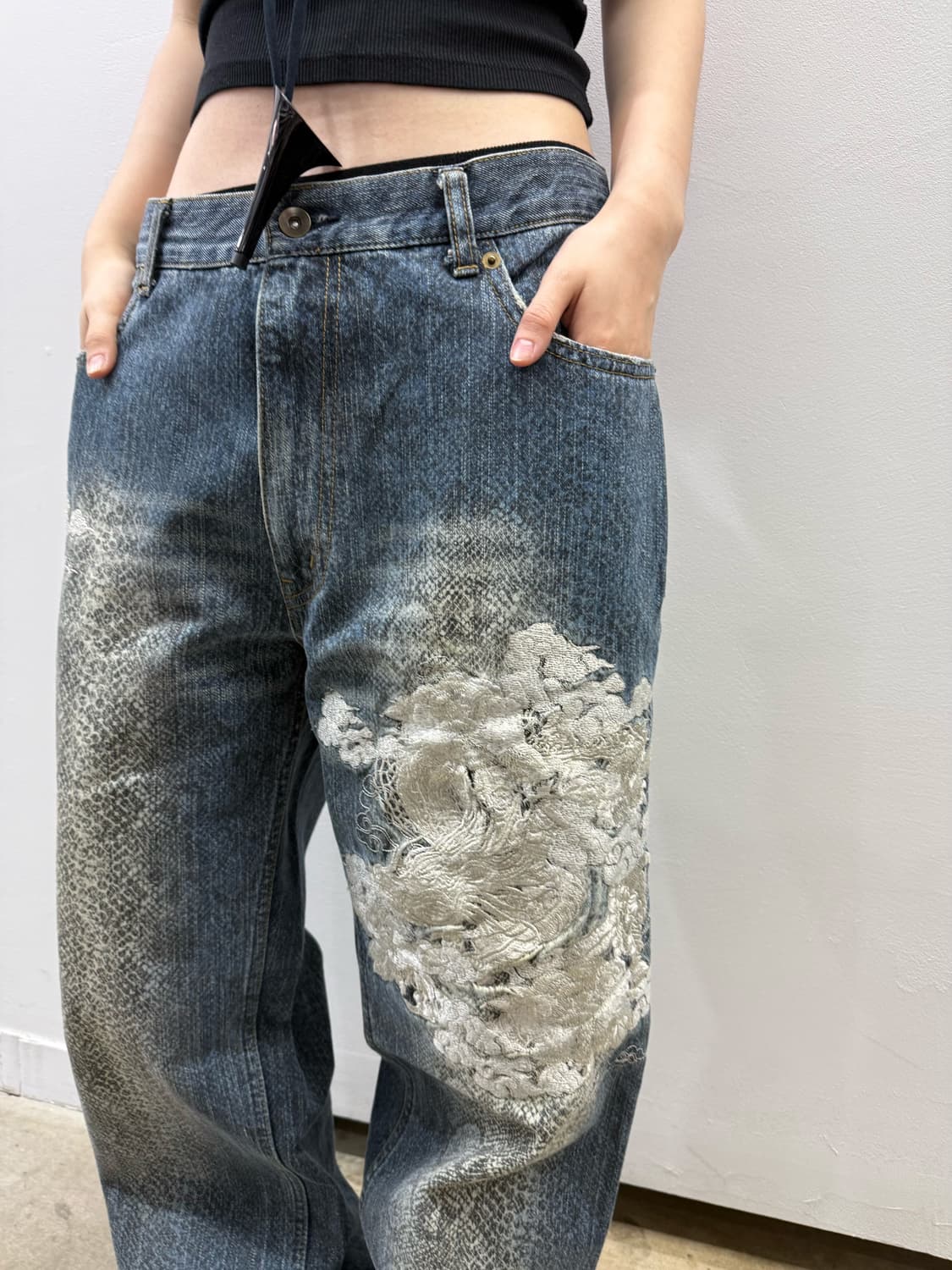 카라쿠리 타마시 파이톤 패턴 자수 와이드 데님팬츠 상품이미지5