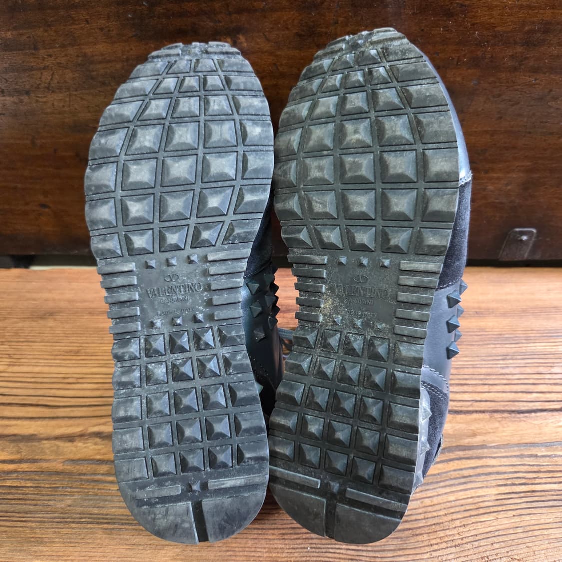 발렌티노 가라바니 락러너 로우탑 블랙 스니커즈 상품이미지8