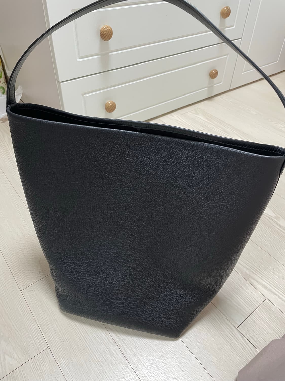 더 로우 파크백 라지 블랙 상품이미지3