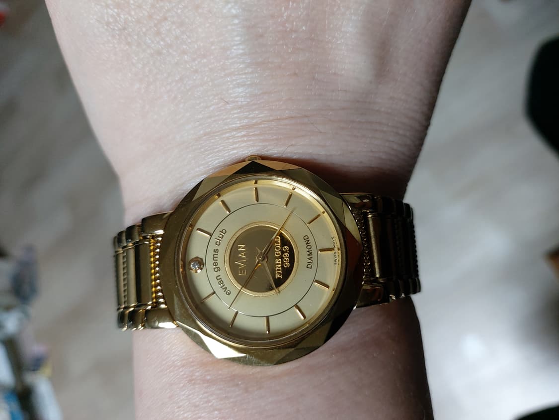 Evian Gems Club 금장 시계 상품이미지4