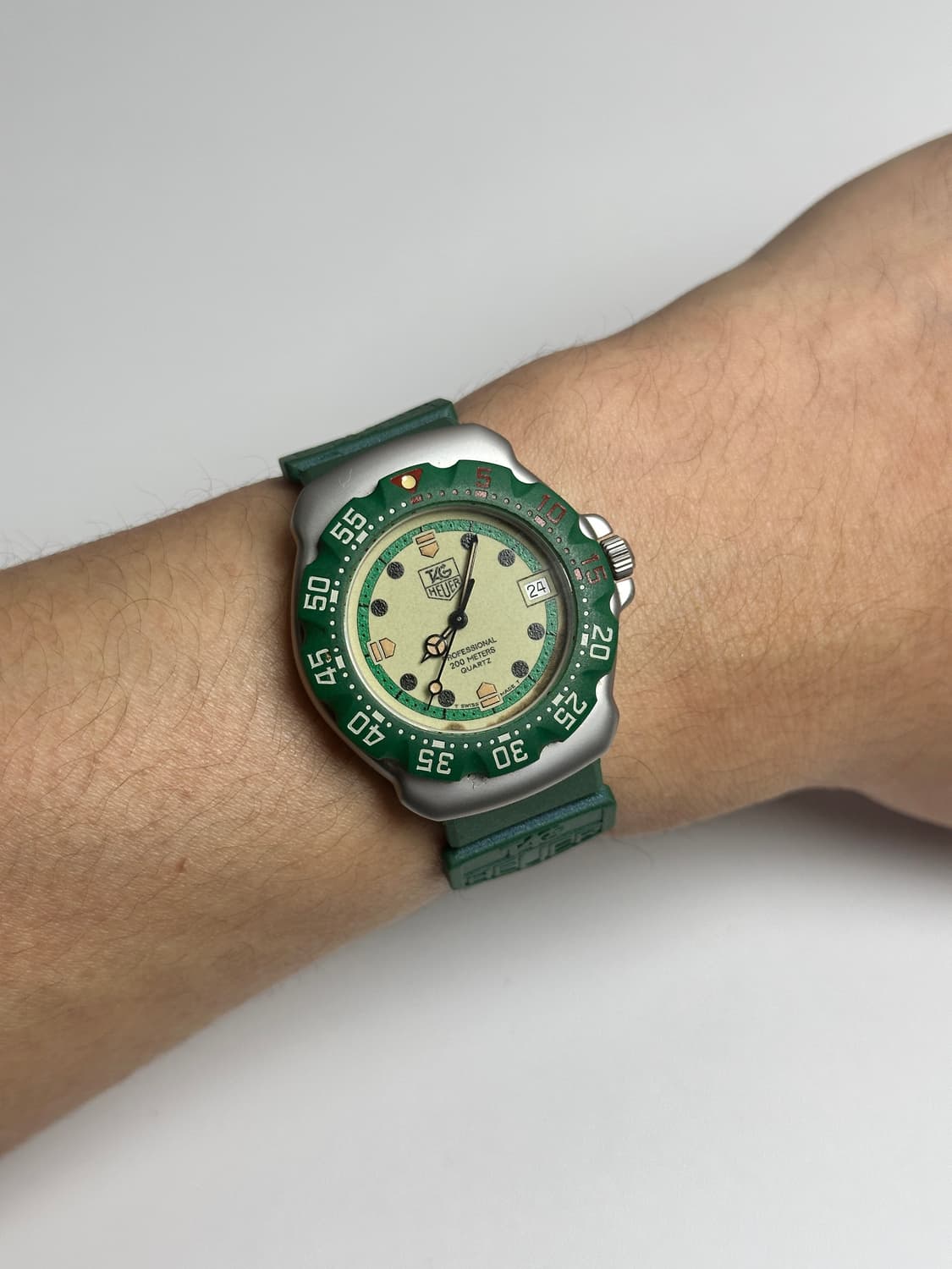 태그호이어 포뮬러1 kith 콜라보 원판 상품이미지8