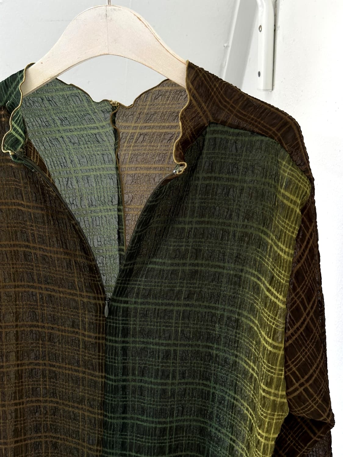 Sheer fabric shirred design panel TOP 상품이미지6