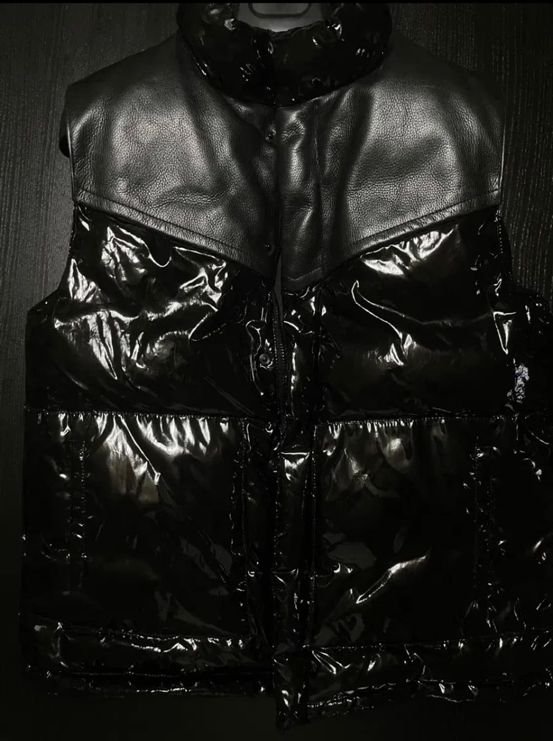 지방시 구스다운 유광 패딩 조끼 상품이미지1