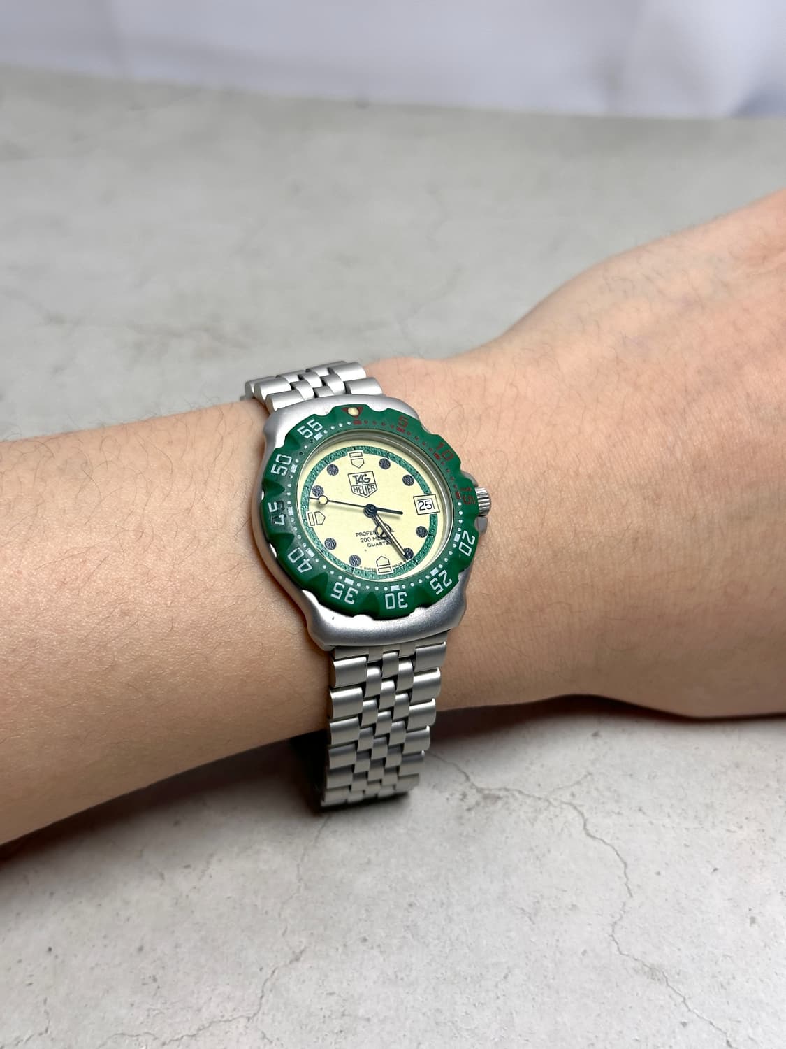 태그호이어 포뮬러 1 그린 원판 쿼츠 워치 상품이미지6