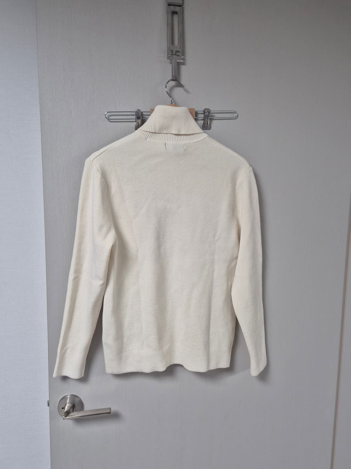 스파오 터틀넥 스웨트 95에서 100 (새상품) 상품이미지5