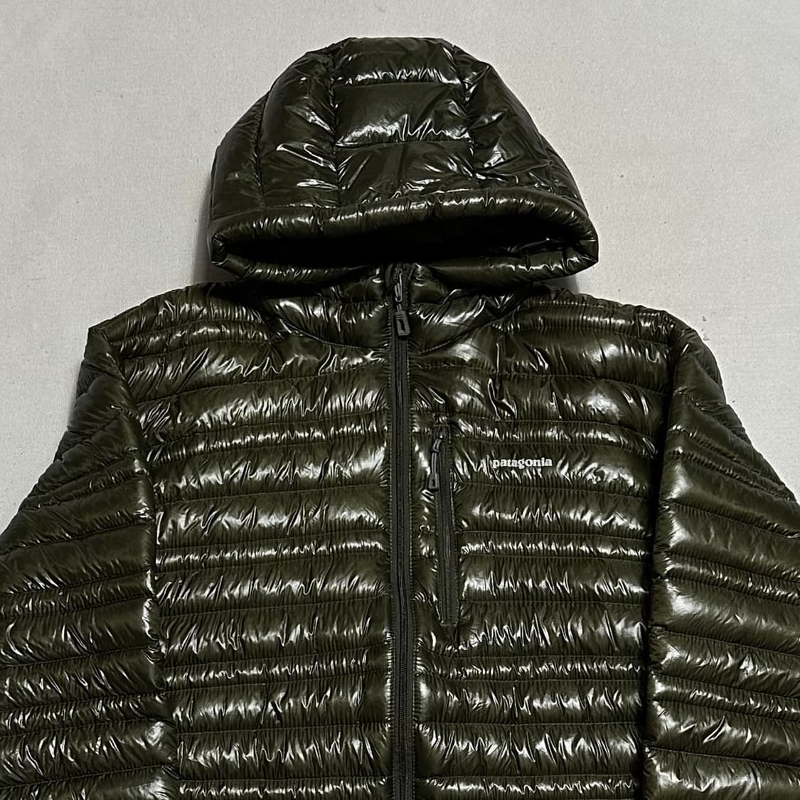 M 파타고니아 맨즈 카키 유광 경량 패딩 상품이미지1