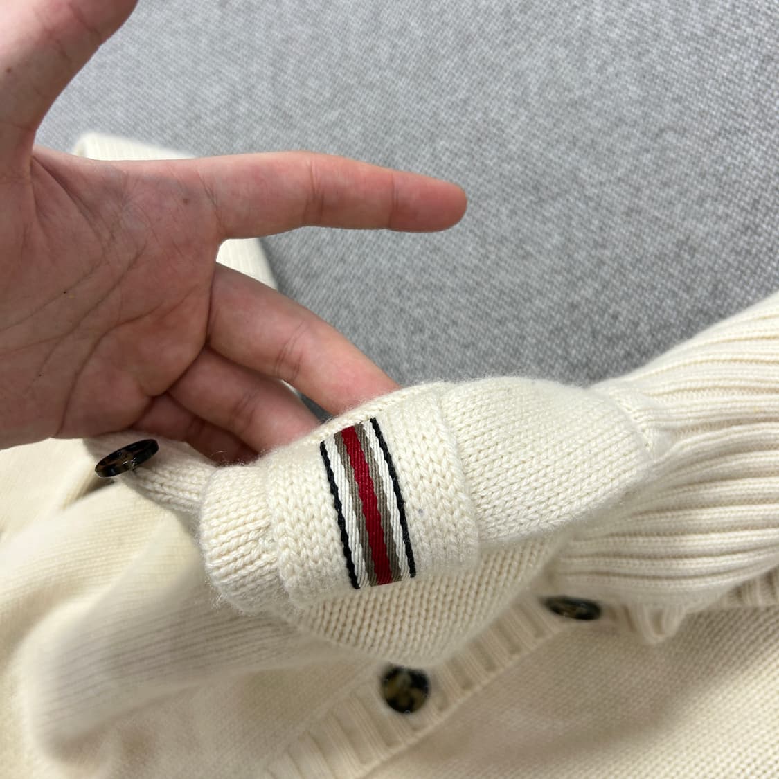 (한글택)버버리 캐시미어 블렌드 하이넥 니트 가디건(M) 상품이미지3