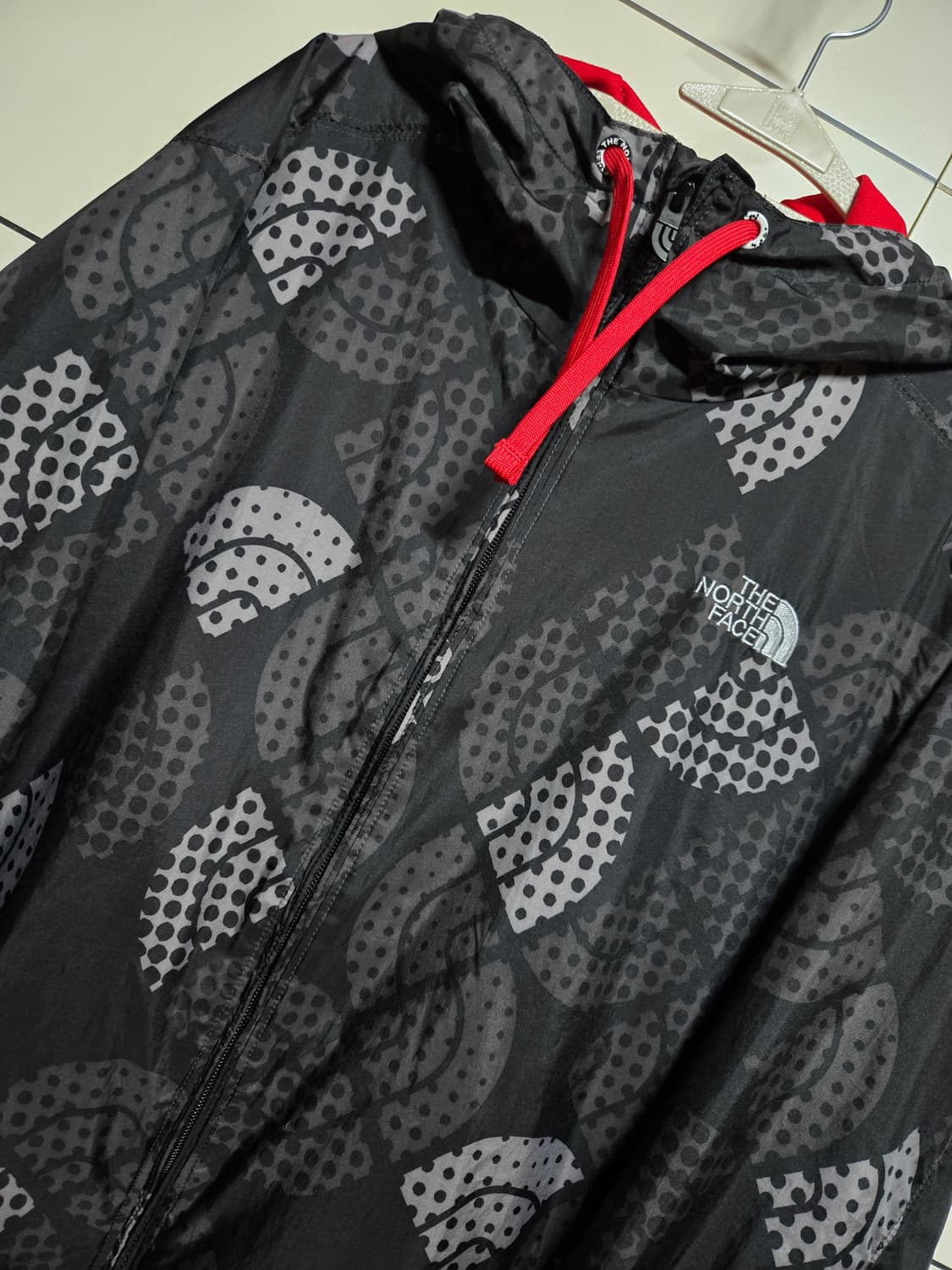 노스페이스 시그니처 패턴 방풍 바람막이 점퍼 상품이미지3